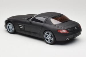 Mercedes SLS AMG C197 Matte Black Minichamps 1:18 100039027 Metall — bild 7 av 8