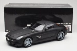 Mercedes SLS AMG C197 Matte Black Minichamps 1:18 100039027 Metall — bild 8 av 8