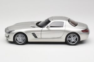 Mercedes SLS AMG C197 Matt Silver Minichamps 1:18 100039029 Metall — bild 4 av 8