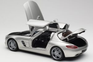 Mercedes SLS AMG C197 Matt Silver Minichamps 1:18 100039029 Metall — bild 5 av 8