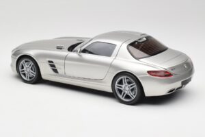 Mercedes SLS AMG C197 Matt Silver Minichamps 1:18 100039029 Metall — bild 7 av 8
