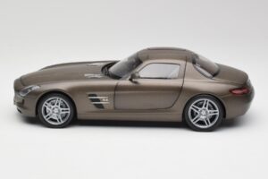 Mercedes SLS AMG C197 Monza Grå Minichamps 1:18 B66960044 Metall — bild 4 av 8
