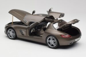 Mercedes SLS AMG C197 Monza Grå Minichamps 1:18 B66960044 Metall — bild 5 av 8