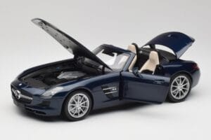 Mercedes SLS AMG R197 Roadster South Seas Blå Minichamps 1:18 100039031 Metall — bild 2 av 8
