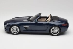 Mercedes SLS AMG R197 Roadster South Seas Blå Minichamps 1:18 100039031 Metall — bild 4 av 8