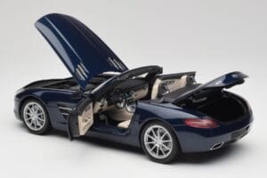 Mercedes SLS AMG R197 Roadster South Seas Blå Minichamps 1:18 100039031 Metall — bild 5 av 8