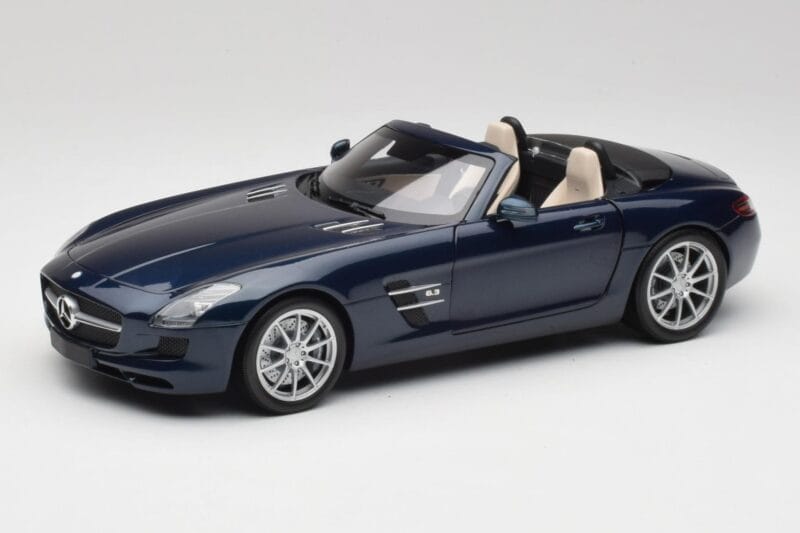 Mercedes SLS AMG R197 Roadster South Seas Blå Minichamps 1:18 100039031 Metall