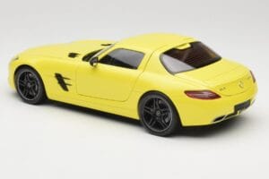 Mercedes SLS AMG C197 Gul Minichamps 1:18 100039022 Metall — bild 7 av 8