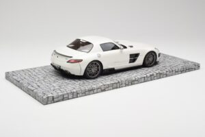 Mercedes Brabus SLS AMG 700 Biturbo Pearl Vit Minichamps 1:18 107032020 Metall — bild 2 av 6
