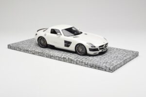 Mercedes Brabus SLS AMG 700 Biturbo Pearl Vit Minichamps 1:18 107032020 Metall — bild 4 av 6