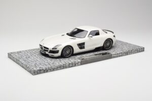 Mercedes Brabus SLS AMG 700 Biturbo Pearl Vit Minichamps 1:18 107032020 Metall