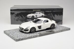 Mercedes Brabus SLS AMG 700 Biturbo Pearl Vit Minichamps 1:18 107032020 Metall — bild 6 av 6