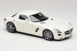 Mercedes SLS AMG Designo Mystic White Museum Edition Minichamps 1:18 B66055551 Metall — bild 6 av 8