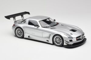 Mercedes SLS AMG GT3 C197 Street Silver Minichamps 1:18 151113100 Metall — bild 4 av 6