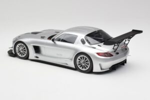 Mercedes SLS AMG GT3 C197 Street Silver Minichamps 1:18 151113100 Metall — bild 5 av 6