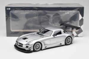 Mercedes SLS AMG GT3 C197 Street Silver Minichamps 1:18 151113100 Metall — bild 6 av 6
