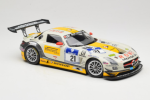 Mercedes SLS AMG GT3 #21 Rowe Racing M. Hartung / N. Heyer ADAC 24 Hours Nurburgring 2013 Minichamps 1:18 151133121 Metall — bild 4 av 6