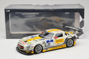 Mercedes SLS AMG GT3 #21 Rowe Racing M. Hartung / N. Heyer ADAC 24 Hours Nurburgring 2013 Minichamps 1:18 151133121 Metall — bild 6 av 6