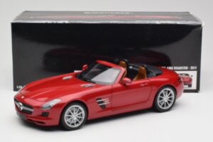 Mercedes SLS AMG R197 Roadster Le Mans Röd Minichamps 1:18 100039030 Metall — bild 8 av 8