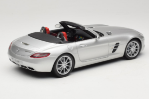 Mercedes SLS AMG Roadster Iridium Silver Minichamps 1:18 B66960078 Metall — bild 3 av 8