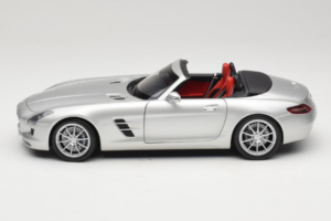 Mercedes SLS AMG Roadster Iridium Silver Minichamps 1:18 B66960078 Metall — bild 4 av 8