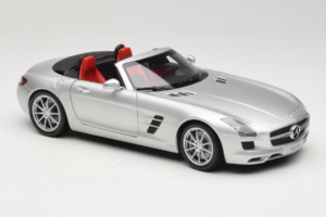 Mercedes SLS AMG Roadster Iridium Silver Minichamps 1:18 B66960078 Metall — bild 6 av 8