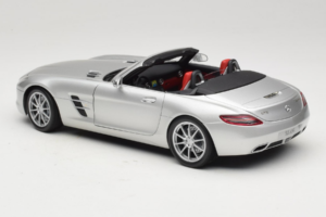 Mercedes SLS AMG Roadster Iridium Silver Minichamps 1:18 B66960078 Metall — bild 7 av 8
