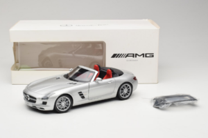 Mercedes SLS AMG Roadster Iridium Silver Minichamps 1:18 B66960078 Metall — bild 8 av 8