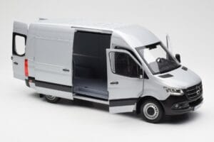 Mercedes Sprinter W907 Silver Norev 1:18 183424 Metall — bild 5 av 8