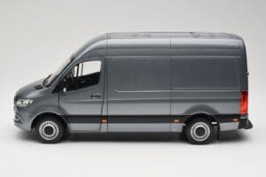 Mercedes Sprinter W907 Skåpbil Selenite Grey Metallic Norev 1:18 B66004163 Metall — bild 4 av 8