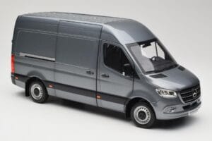 Mercedes Sprinter W907 Skåpbil Selenite Grey Metallic Norev 1:18 B66004163 Metall — bild 6 av 8
