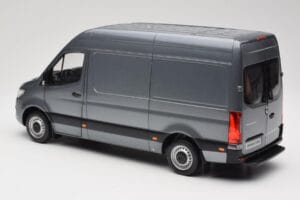 Mercedes Sprinter W907 Skåpbil Selenite Grey Metallic Norev 1:18 B66004163 Metall — bild 7 av 8