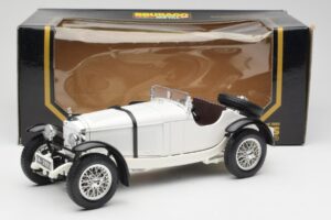 Mercedes SSKL Vit Bburago 1:18 3002 Metall — bild 8 av 8