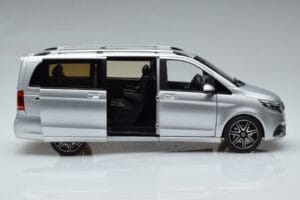 Mercedes V-Class V260 AMG Line Silver Norev 1:18 183871 Metall — bild 4 av 10