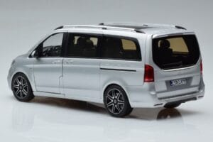 Mercedes V-Class V260 AMG Line Silver Norev 1:18 183871 Metall — bild 7 av 10