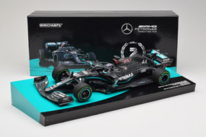 Mercedes W11 #44 L. Hamilton Mercedes AMG Petronas Turkish Grand Prix Winner World Champion 2020 Minichamps 1:18 113201444 Re — bild 7 av 7