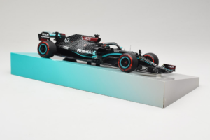 Mercedes W11 #63 G. Russell Mercedes AMG Petronas Sakhir Grand Prix 2020 Minichamps 1:18 113201663 Resin — bild 4 av 7