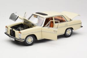 Mercedes W115 Strich 8 Gräddfärgad Sun Star 1:18 4581 Metall — bild 2 av 8