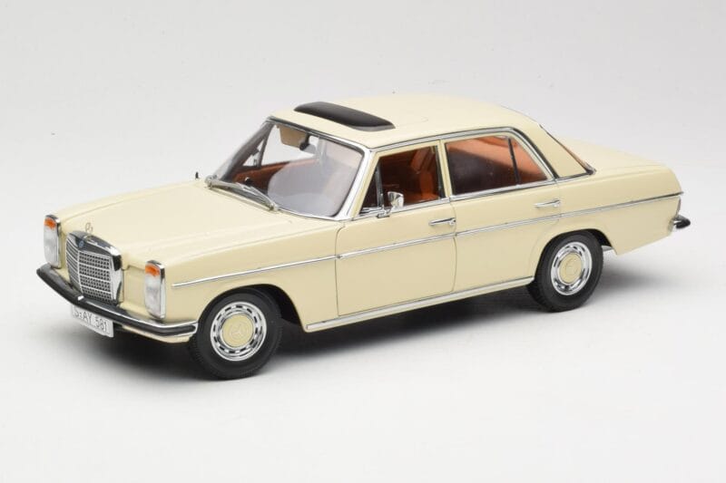 Mercedes W115 Strich 8 Gräddfärgad Sun Star 1:18 4581 Metall
