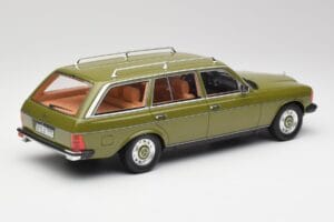 Mercedes W123 200T Cypress Grön BoS Models 1:18 BOS008 Metall — bild 2 av 6