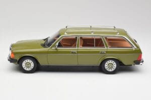 Mercedes W123 200T Cypress Grön BoS Models 1:18 BOS008 Metall — bild 3 av 6