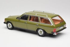 Mercedes W123 200T Cypress Grön BoS Models 1:18 BOS008 Metall — bild 5 av 6