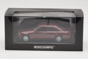 Mercedes W124 Dark Red Metallic Minichamps 1:43 MB002 Metall — bild 4 av 4