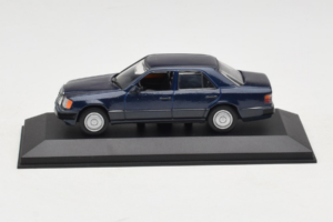 Mercedes W124 Mörkblå Minichamps 1:43 MB006 Metall