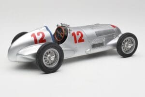 Mercedes W125 #12 R. Caracciola Grand Prix 1937 CMC 1:18 M-052 Metall — bild 2 av 6
