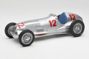 Mercedes W125 #12 R. Caracciola Grand Prix 1937 CMC 1:18 M-052 Metall
