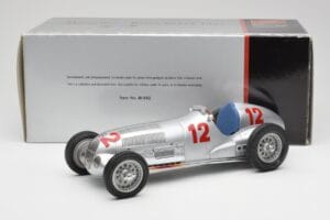 Mercedes W125 #12 R. Caracciola Grand Prix 1937 CMC 1:18 M-052 Metall — bild 6 av 6