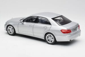 Mercedes E-Klass W212 Avantgarde Iridium Silver Lack Utgåva 1 Minichamps 1:18 B66960212-D1 Metall — bild 7 av 11