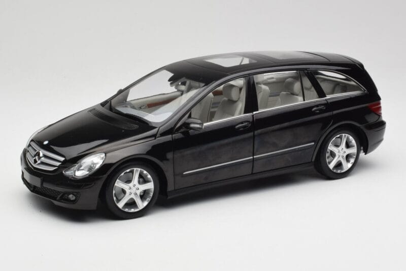 Mercedes R-Class W251 Obsidian Svart Minichamps 1:18 150034601 Metall