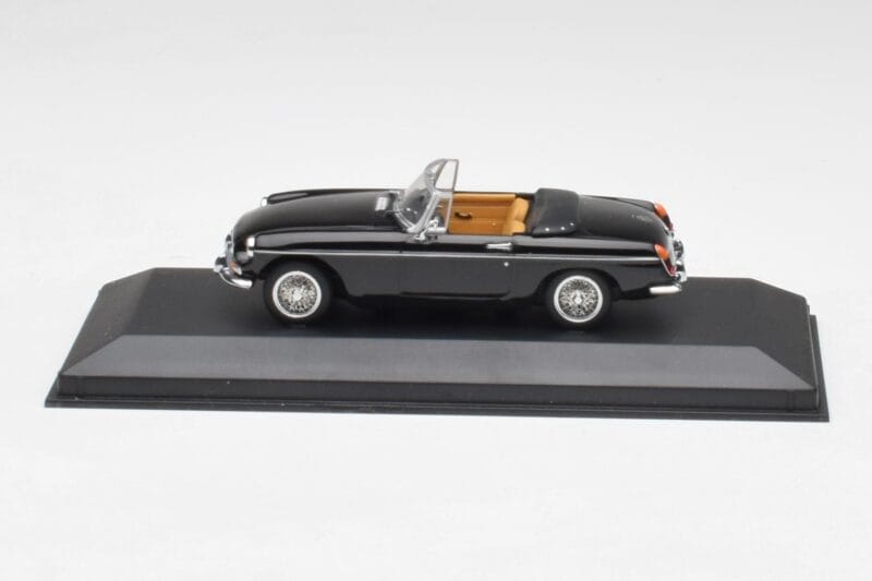 MGB Cabriolet Svart Minichamps 1:43 430131030 Metall